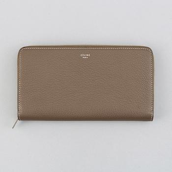 Céline, 'Souris Large Zipped Multifunction' wallet.