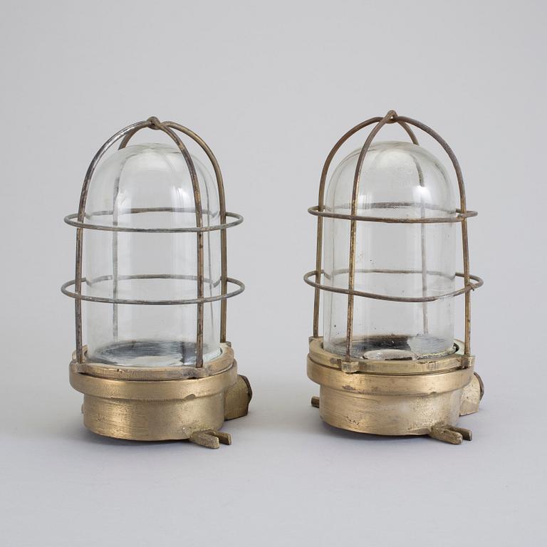 FARTYGSLAMPOR/LAMPETTER, 2 stycken. 1900-talets mitt.
