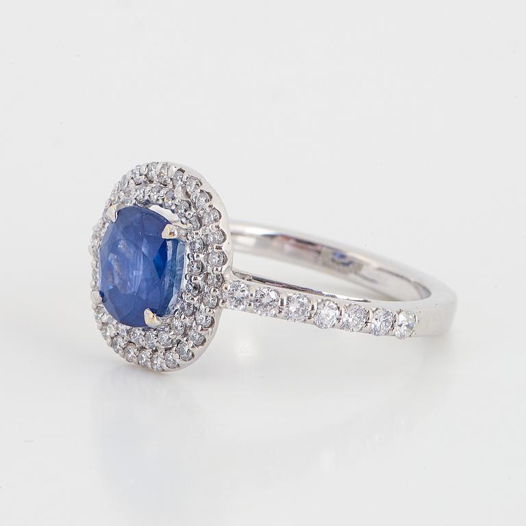 Ring, 18K vitguld med safir och briljanter.