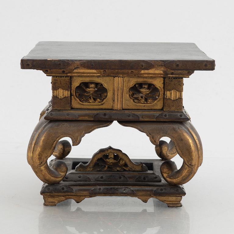 A Japanese lacquer and wood stand, Meiji (1868-1912).