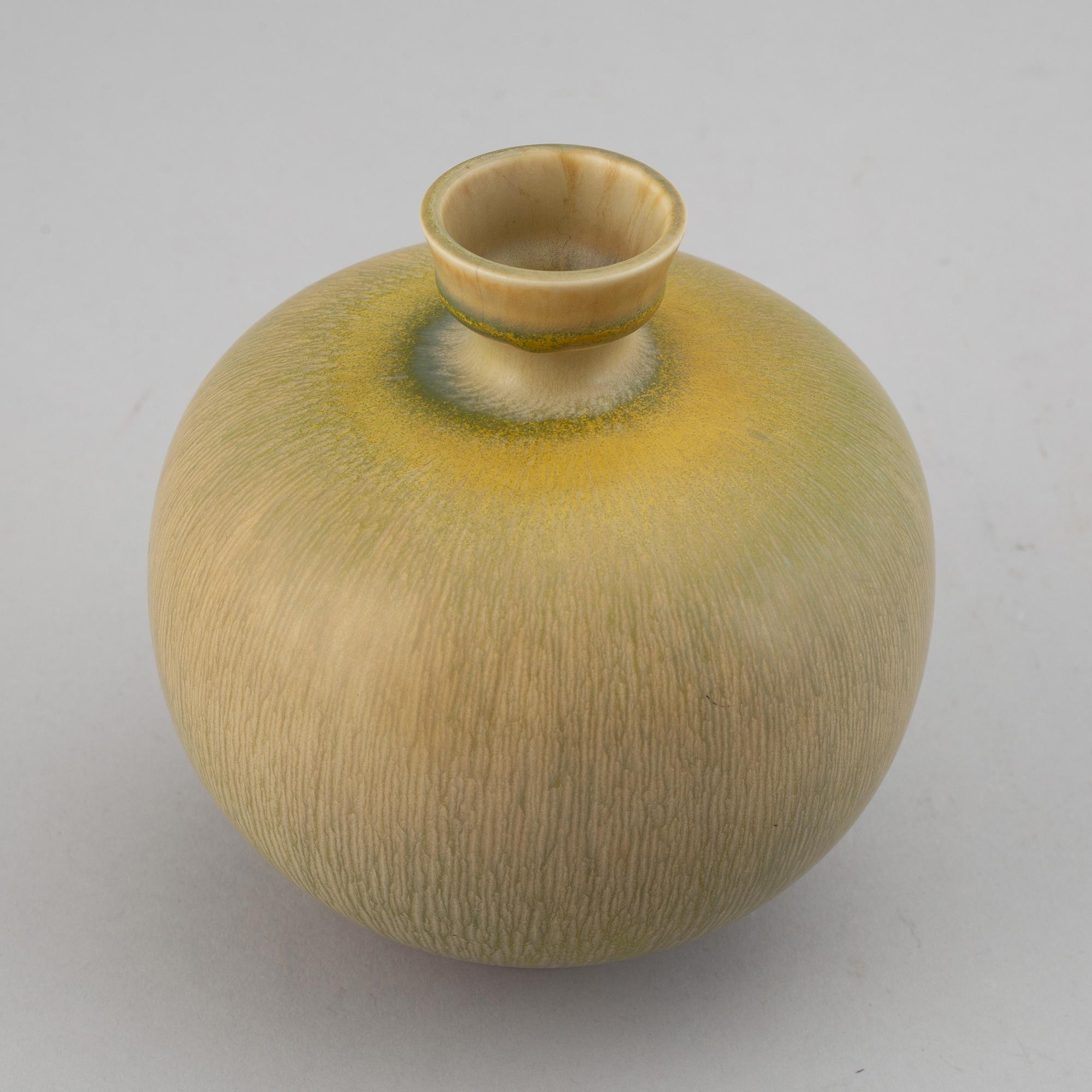BERNDT FRIBERG, a stoneware vase, Gustavsberg studio, Sweden, 1970.
