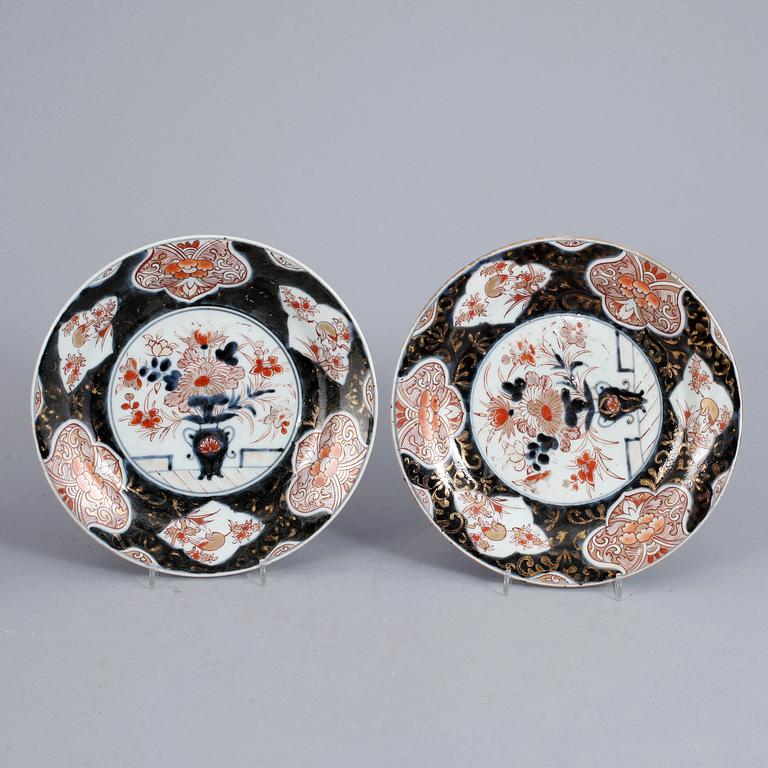 SKÅLFAT, ett par, porslin Imari Japan 1700-tal.