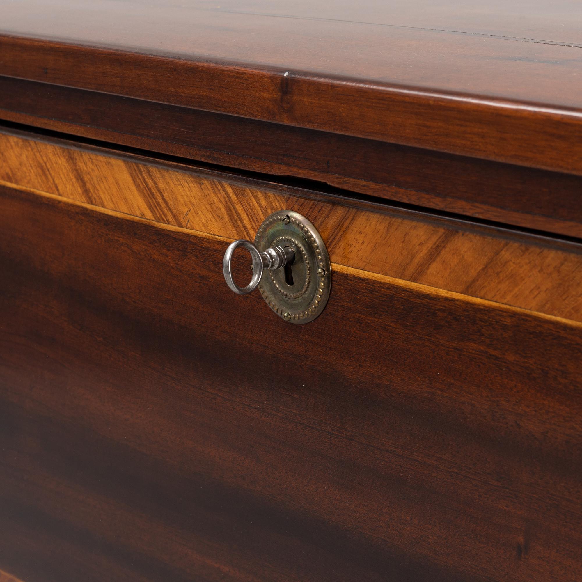 A chest of drawers, first half of the 19th century.