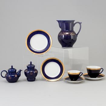 KAFFE- och TESERVISDELAR, 35 delar, porslin, Lomonosov, Ryssland 1900-tal, Sovjetiska stämplar.
