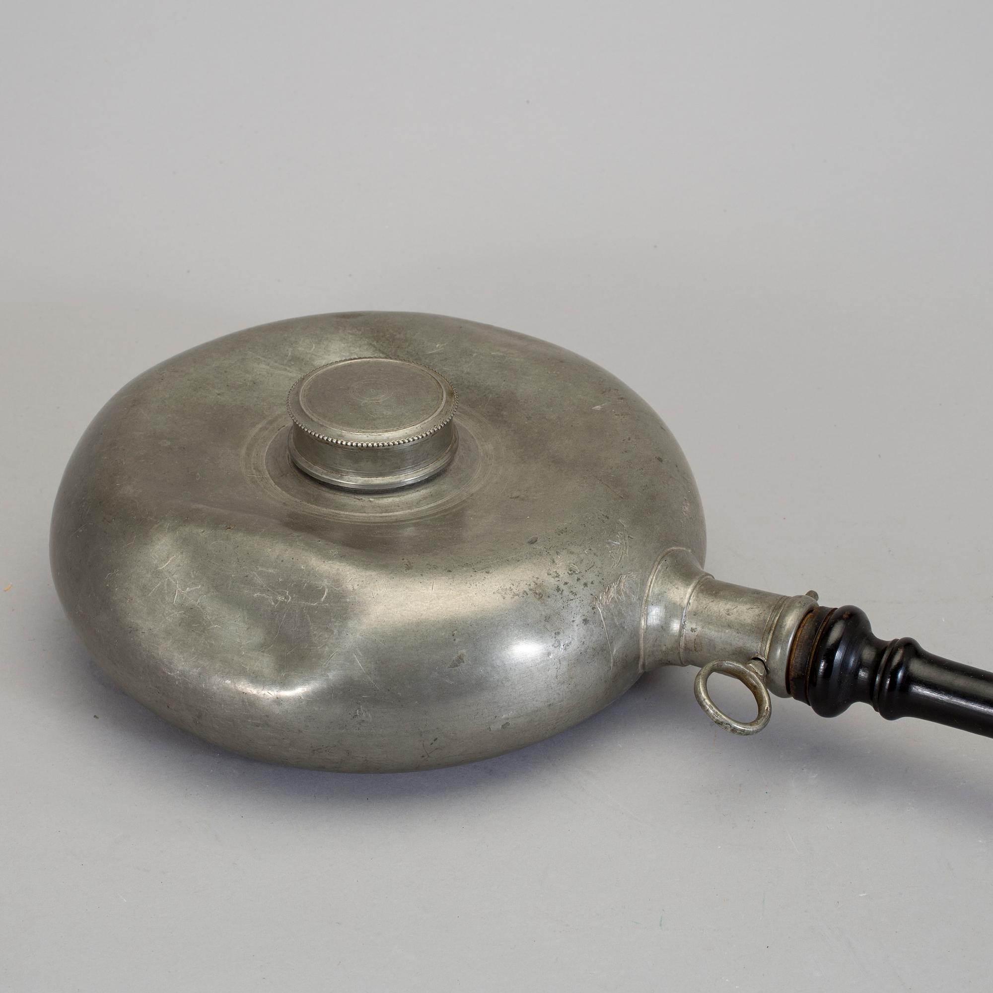SÄNGVÄRMARE, tenn, 1800-talets första hälft.