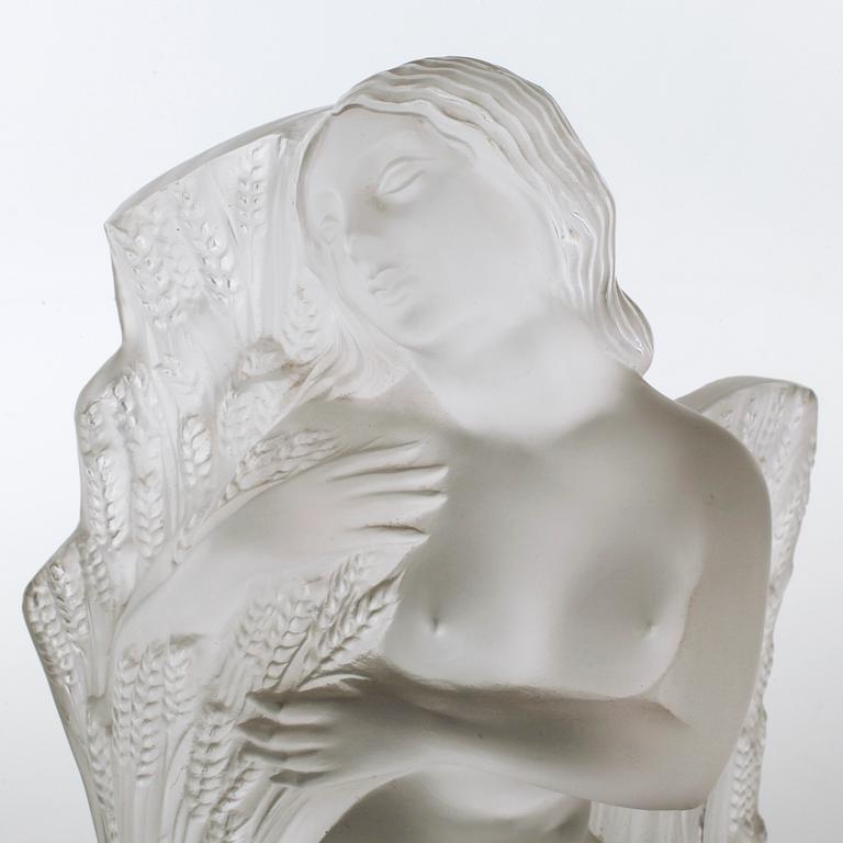 A glass sculpture from Lalique in France from the second half of the 20th century.