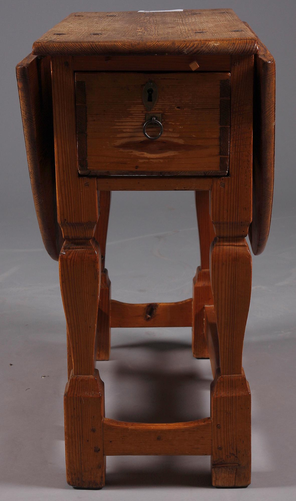 KLAFFBORD. Barock/barockstil delvis 1700-tal.