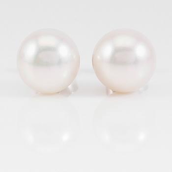 ÖRHÄNGEN, 1 par, 18K vitguld och odlade pärlor.