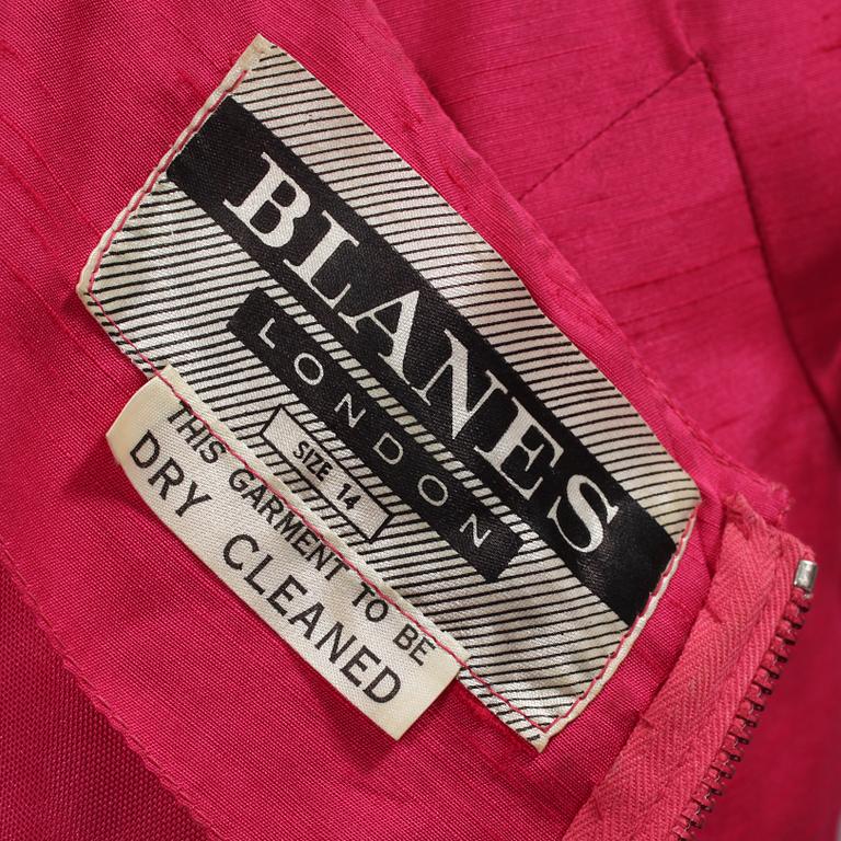 KLÄNNING, Blanes, London, 1900-tal.