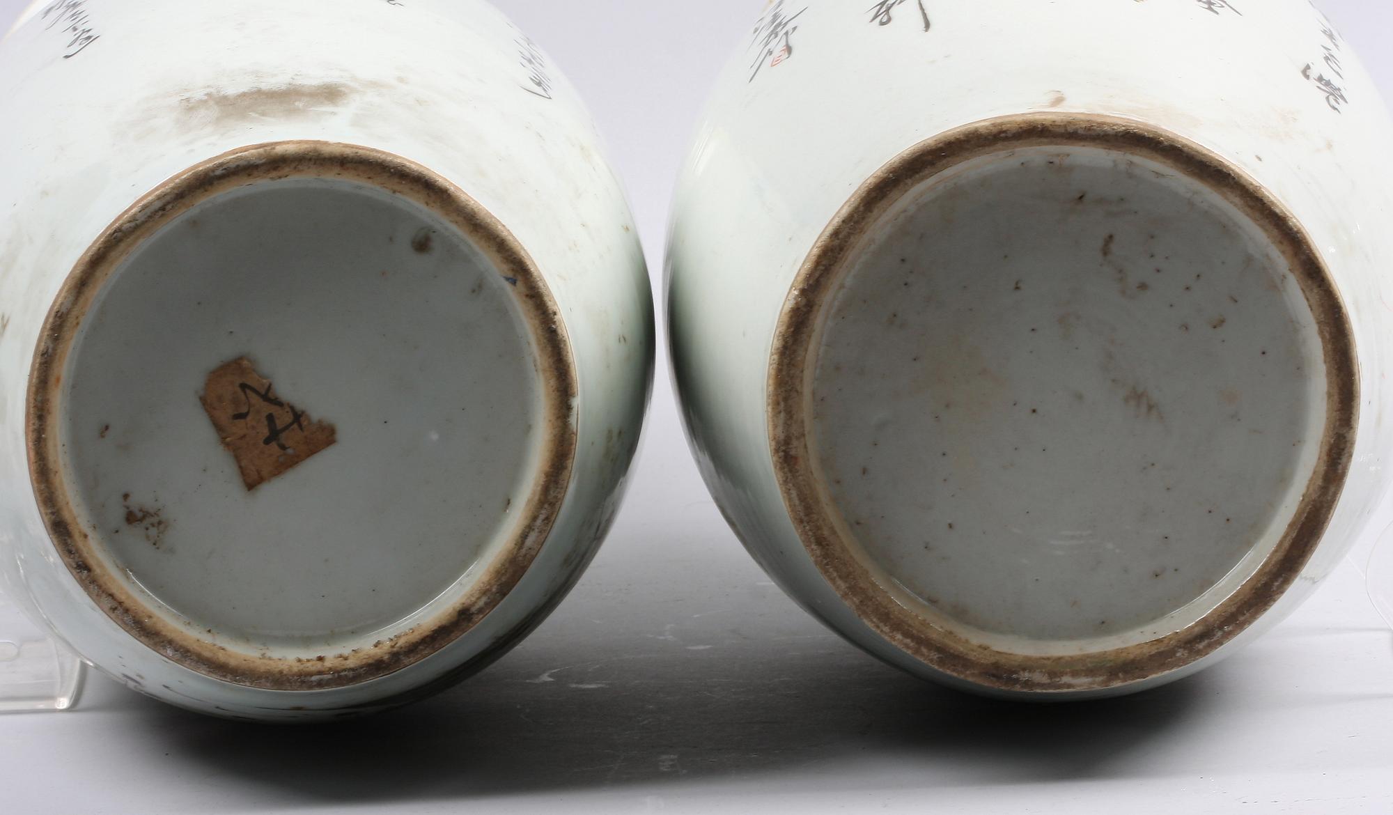 GOLVVASER, porslin, 2 st. Kina, 1900-talets första hälft.