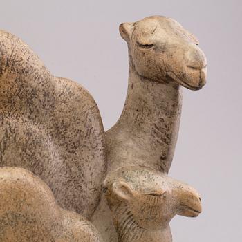 LISA LARSON, figurin, glaserat stengods, signerad Lisa L och daterad -93.