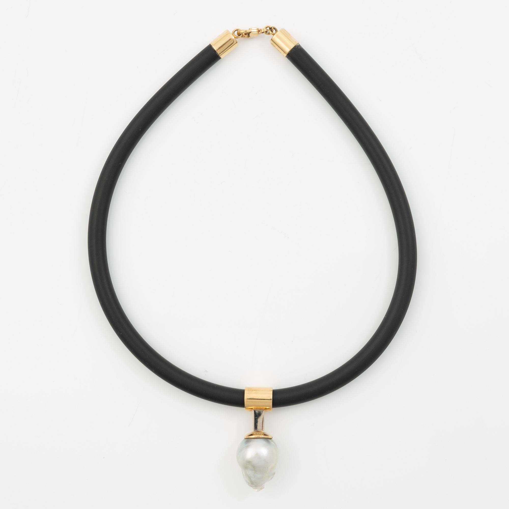 Necklace 18K gold with a cultured freshwater pearl and rubber, Rolf Karlsson Stockholm 2007.
