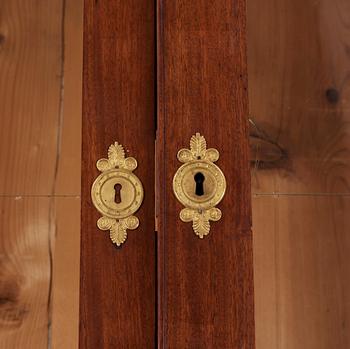 BOKSKÅP. Karl Johan, 1800-talets första hälft.