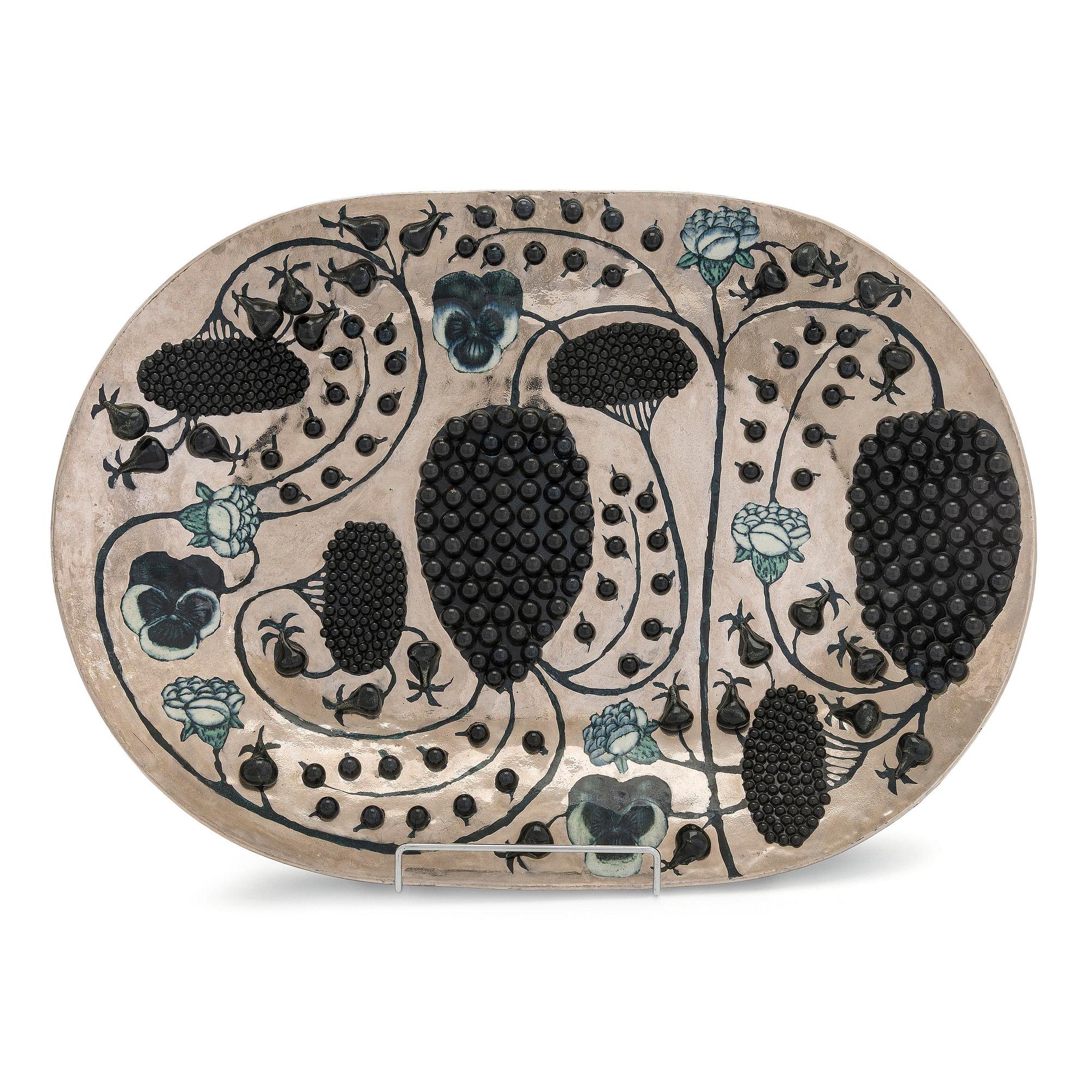 Birger Kaipiainen, a stoneware decorative dish signed Kaipiainen Arabia.