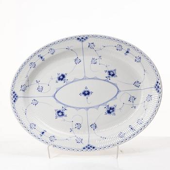 Royal Copenhagen, Dinner service, 31 pieces, “Musselmalet Halvblonde”, Denmark.