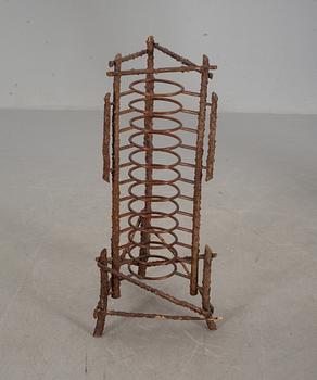 TALLRIKSSTÄLL, 1900-talets början.