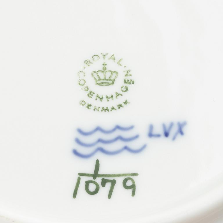 Royal copenhagen, xx pieces of a 'Musselmalet' porcelain service with half lace and full lace pieces, Denmark.