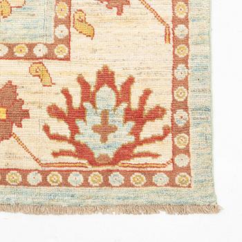 A carpet, Soltenabad/Ushak design, ca 418 x 320 cm.