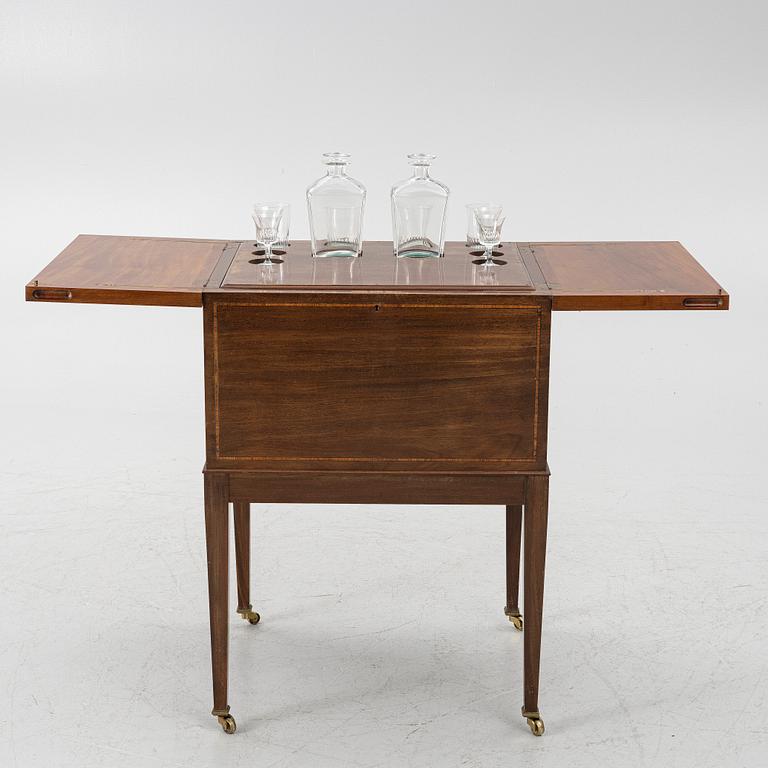 Drinks trolley/bar cabinet, first half of the 20th century.