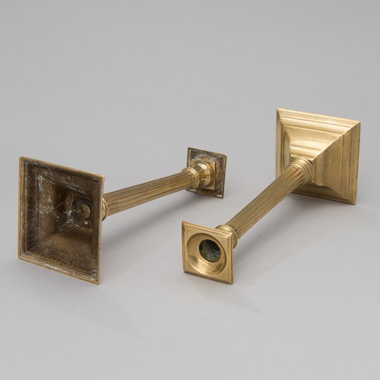 LJUSSTAKAR, ETT PAR, mässing, England sent 1700-tal.