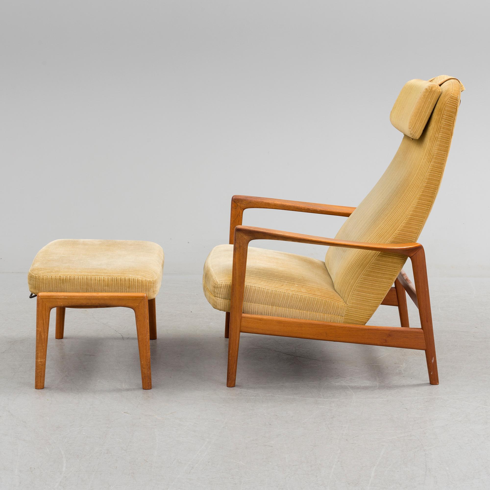 FÅTÖLJ OCH FOTPALL, teak, troligen 1960-tal.
