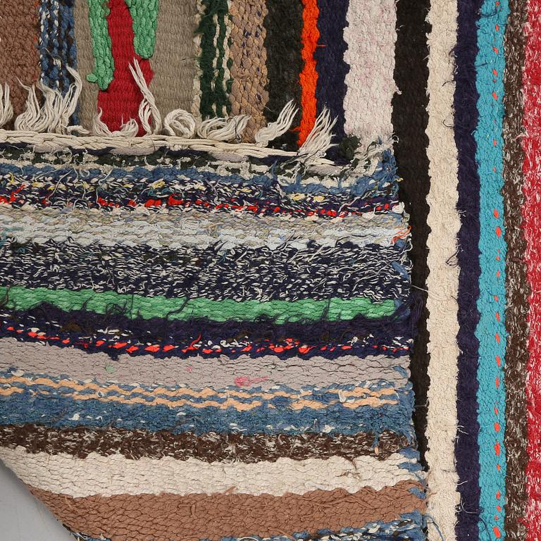 MATTA, Kelim, modern tillverkning. Ca 270 x 130 cm.