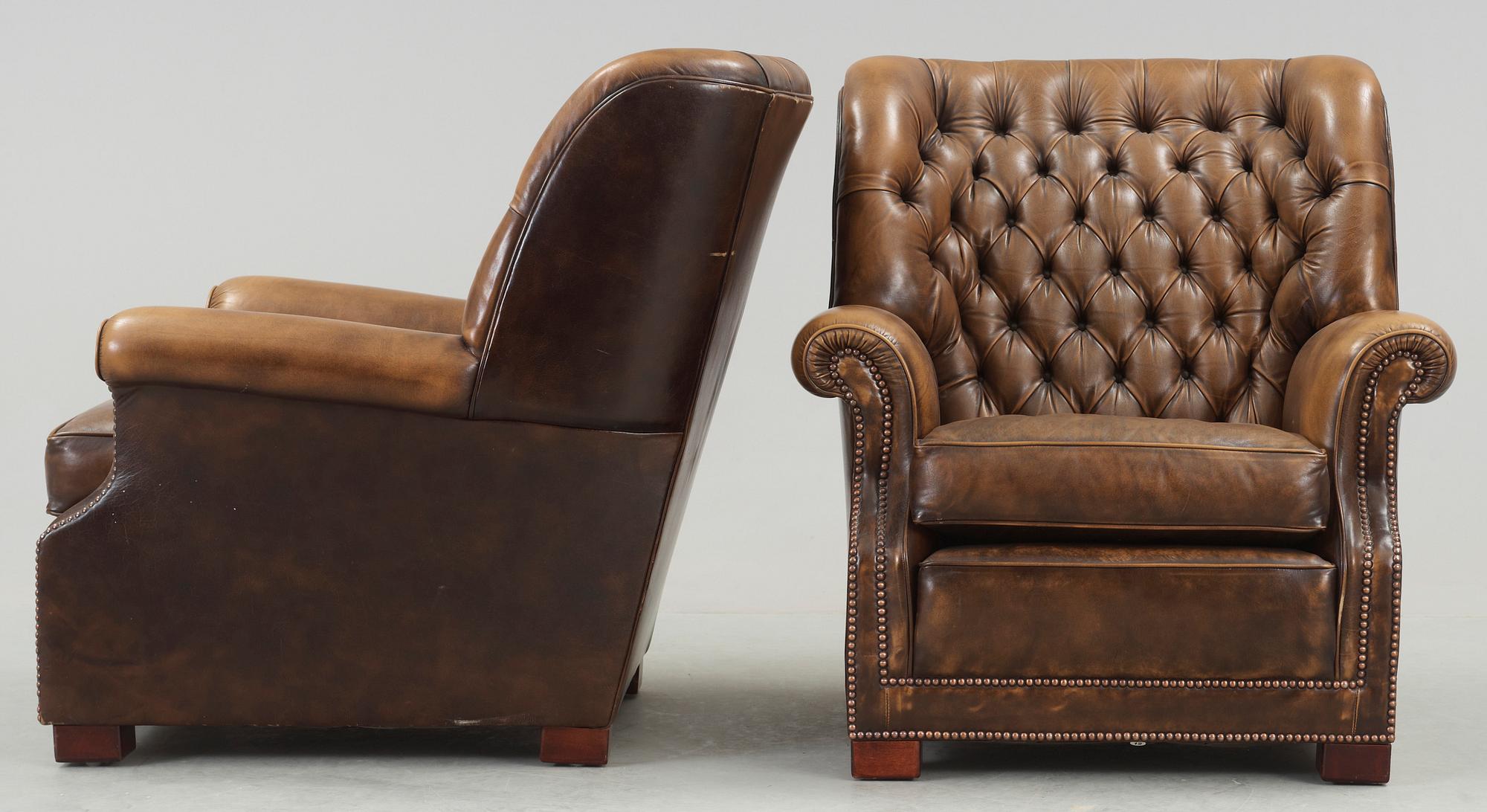 FÅTÖLJER, ett par, chesterfield-modell, 1900-talets andra hälft.