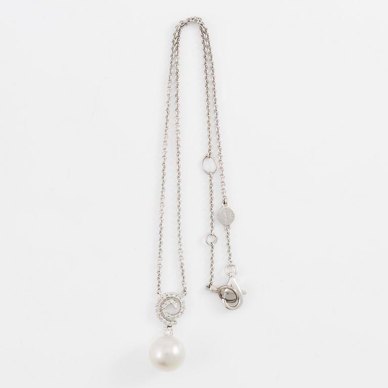 Necklace, 18K white gold with a pearl and brilliant-cut diamonds.
