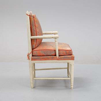 A painted armchair, presumably late 18th century or around the year 1800.