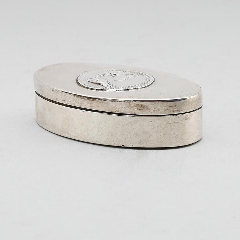 SNUSDOSA, silver, sannolikt Jonas Wahlberg, Ystad 1834-1839. Vikt ca 89 gram.