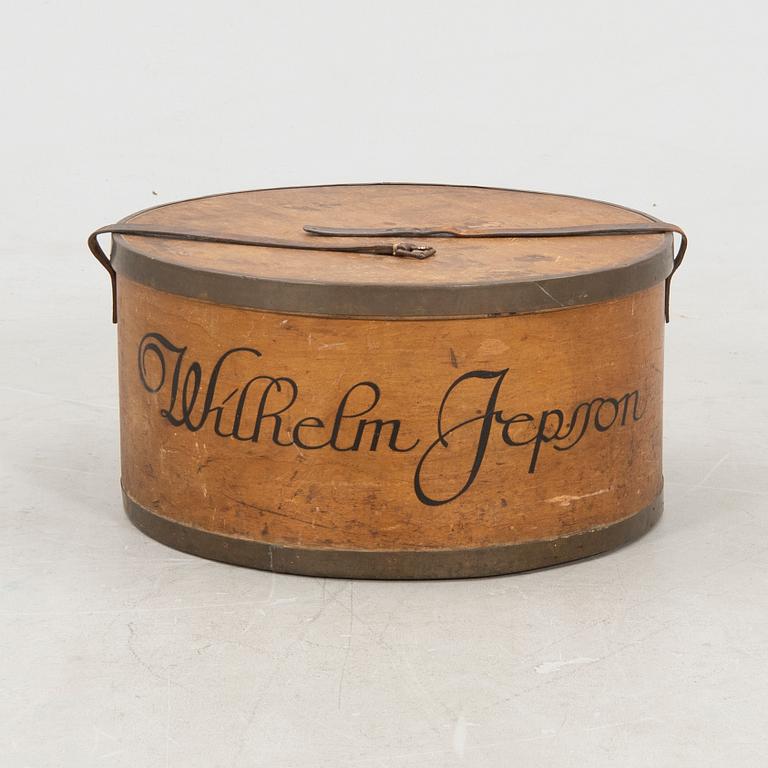 Cake Box "Wilhelm Jepsson" Early 20th Century Russia/France.