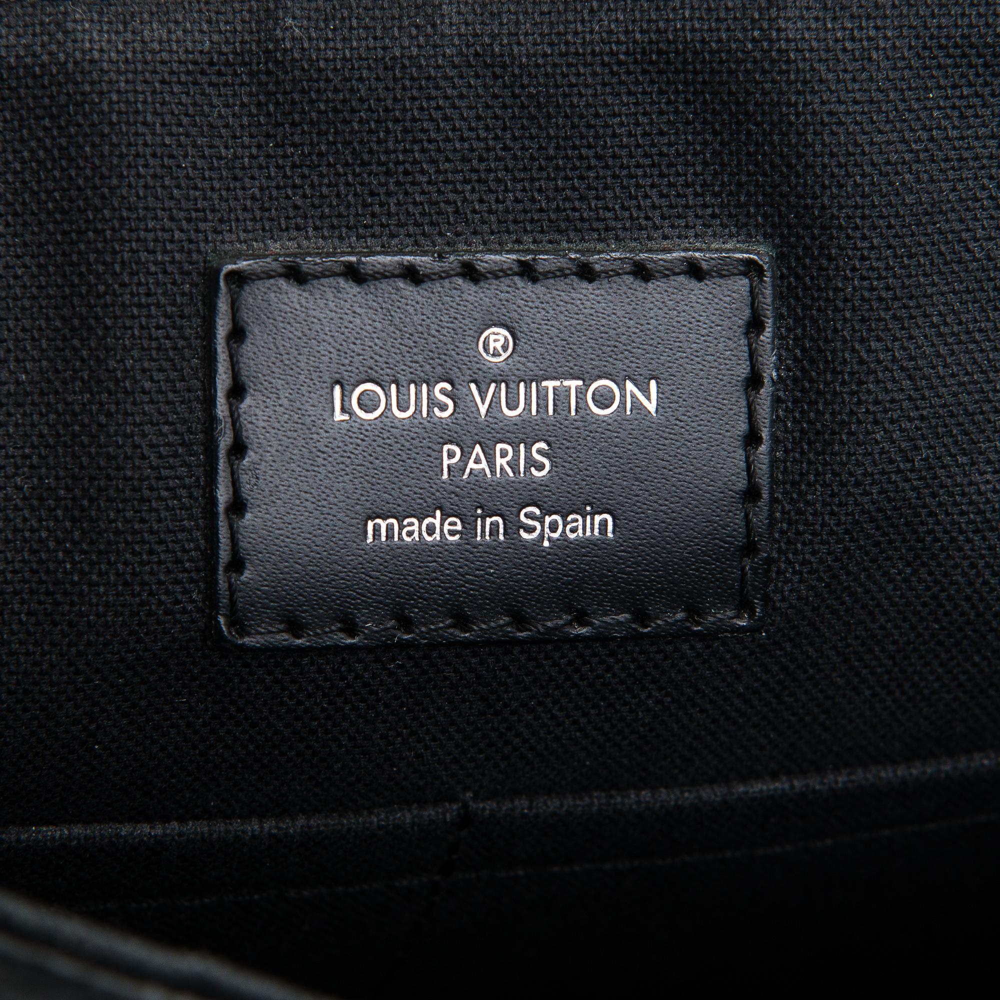 Louis Vuitton, "District PM Messenger", väska.