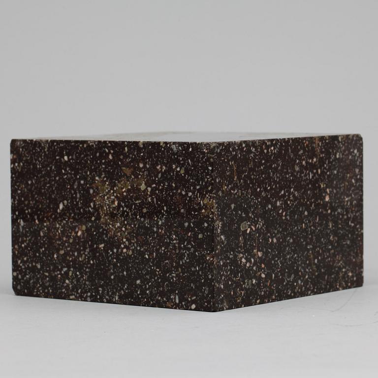 SOCKEL, porfyr, 1800-tal.