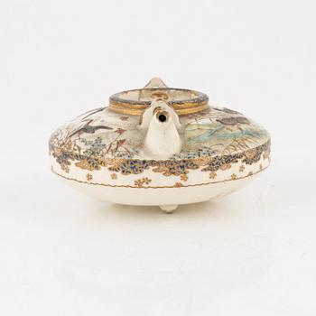 A small Satsuma teapot, probably Meiji (1868-1912).