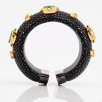 ARMRING, förgyllt sliver, safirer och jade.