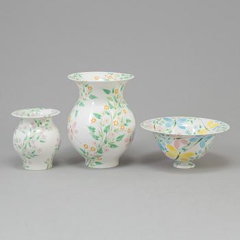 PIA RÖNNDAHL, a set of two porcelain vases and a bowl for Gistavsberg, Sweden.