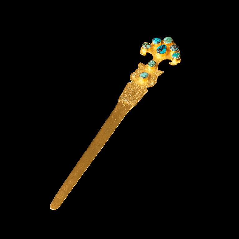 A gold 'turquoise' inlayed hairpin, Song/Ming dynasty.