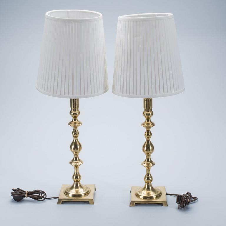 BORDSLAMPOR, ett par, mässing, Nordiska Kompaniet, 1900-talets andra hälft.