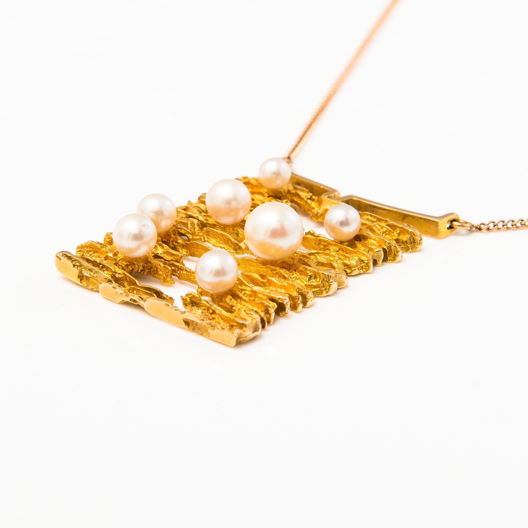 A 14K gold necklace with pearls. Nevanranta Seppo, Helsinki 1968.