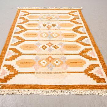 A flat weave carpet signed ILS, Alestalon Mattokutomo, Kauhava, Finland. ca 197x139 cm.