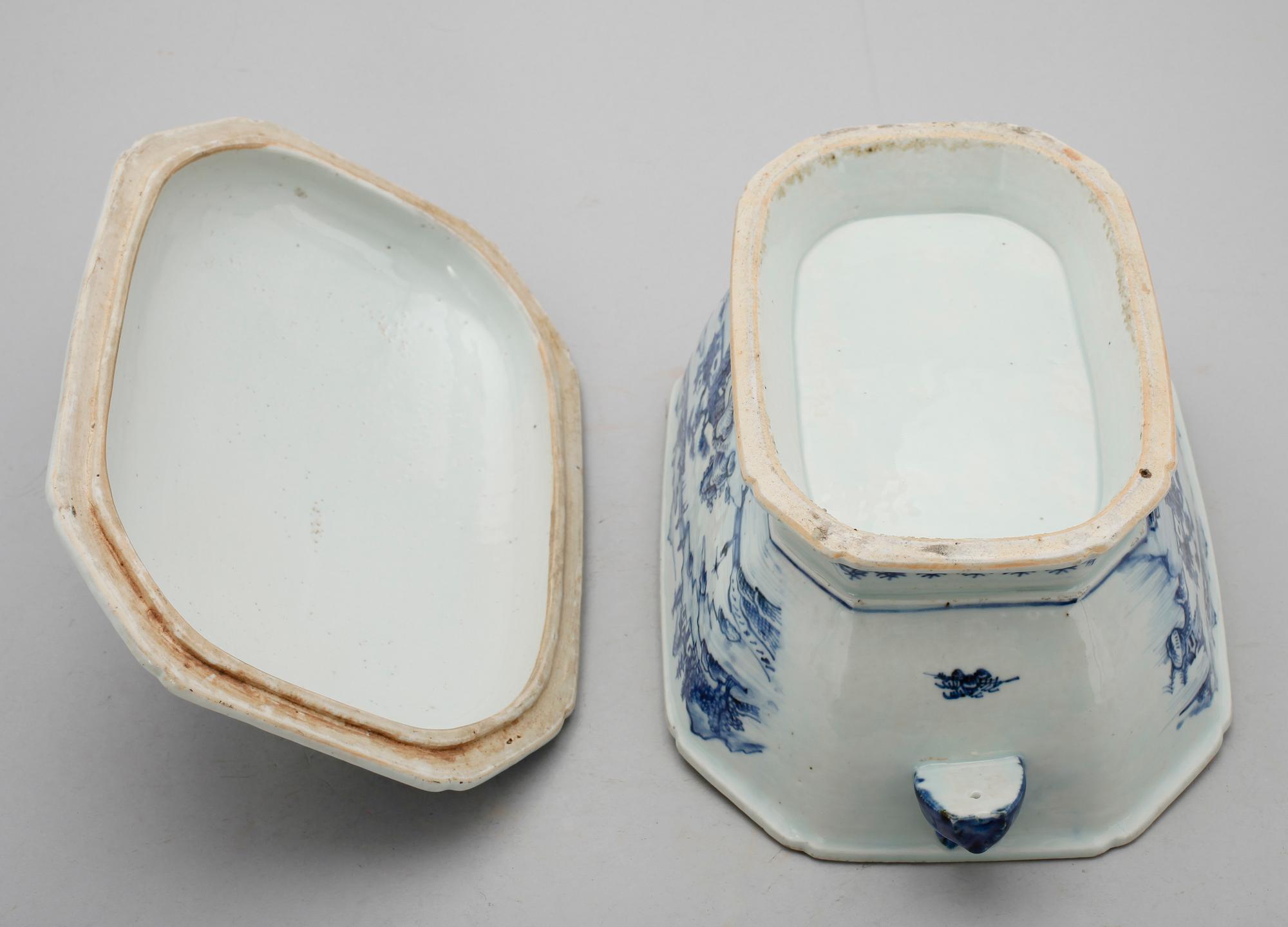 TERRIN MED LOCK, porslin, Kina, Qianlong 1736-1795.