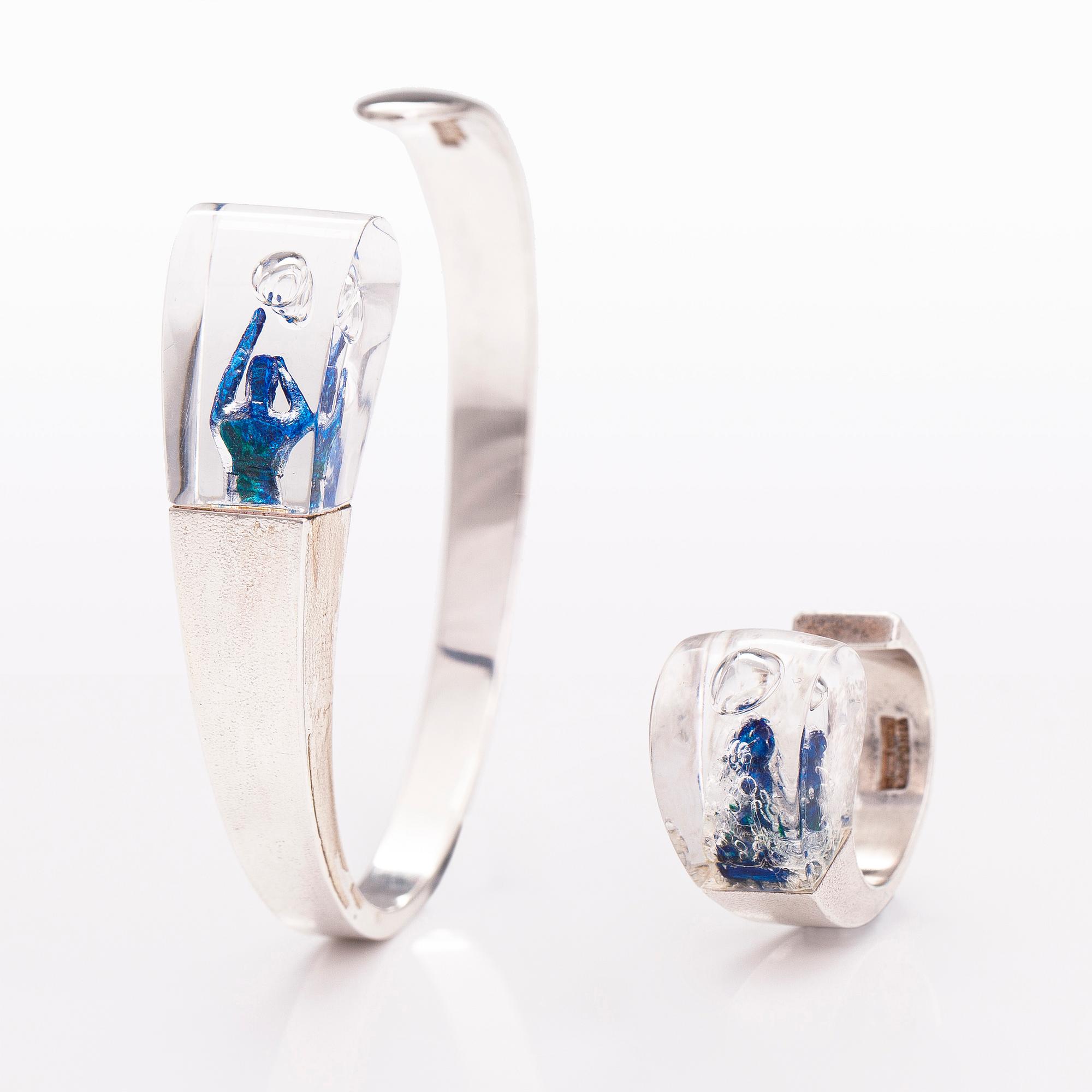 BJÖRN WECKSTRÖM, ARMBAND och RING "Mikroner", sterling silver och akryl. Lapponia 1974 och 1976.