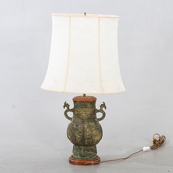 Bordslampa, Kina,1900-talets andra hälft.