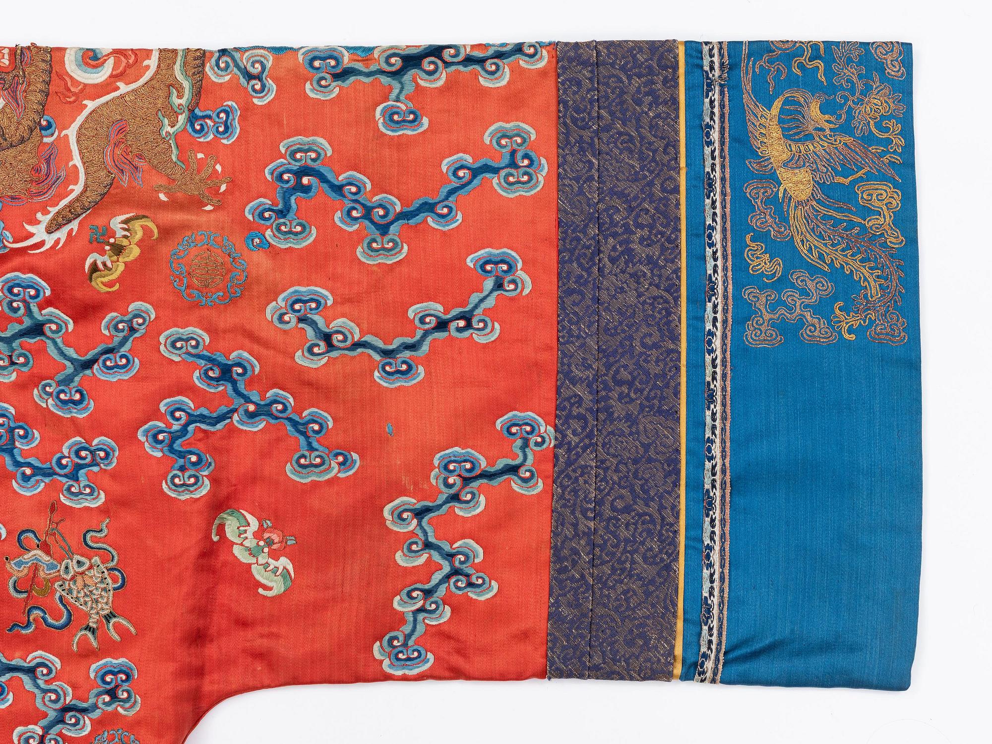 A Chinese embroidered silk robe, late Qing dynasty, 19th century.