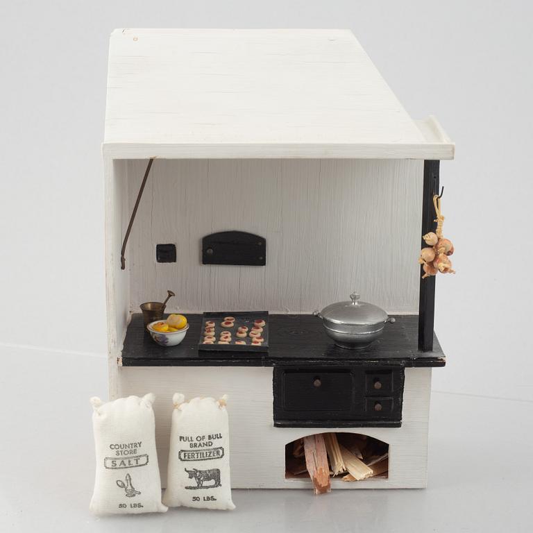 Dockskåpsmöbler, 6 delar samt accessoarer, Berit Bergström, Nolbyn, Värmländskt Hantverk, 1940-/50-tal.