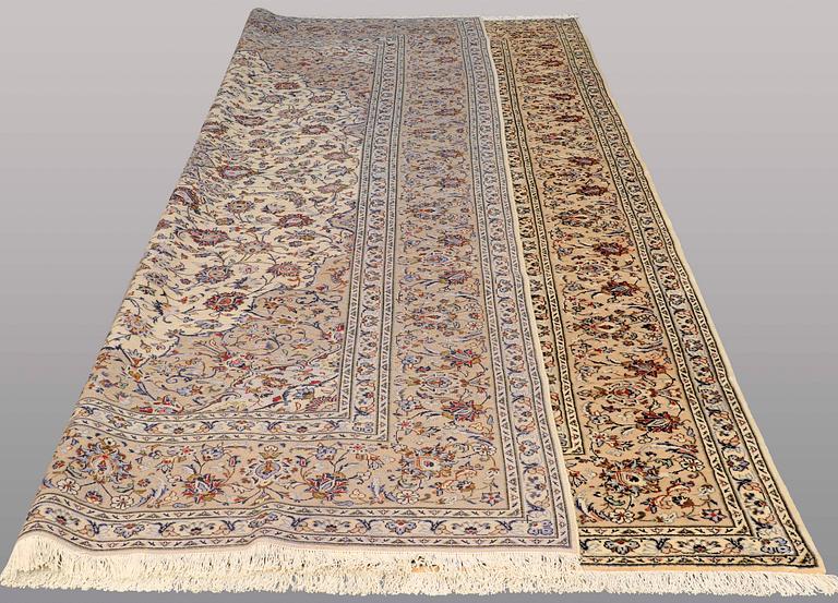 A CARPET, Keshan, ca 400 x 304 cm.