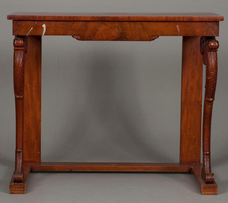 SPEGEL MED KONSOLBORD,  mahognyfanerad, Ryssland omkring 1830.