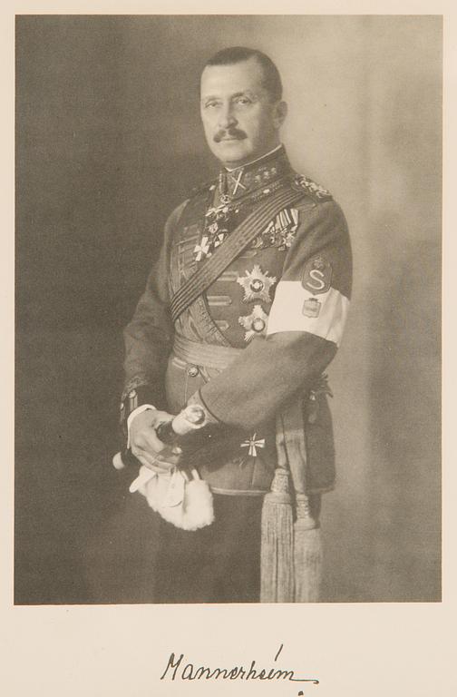 Mannerheim, painokuva kehystettynä.