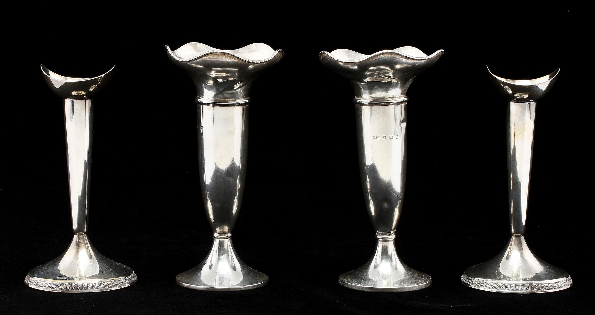 VASER, ett par, samt LJUSSTAKAR, ett par, silver, 1900-tal.