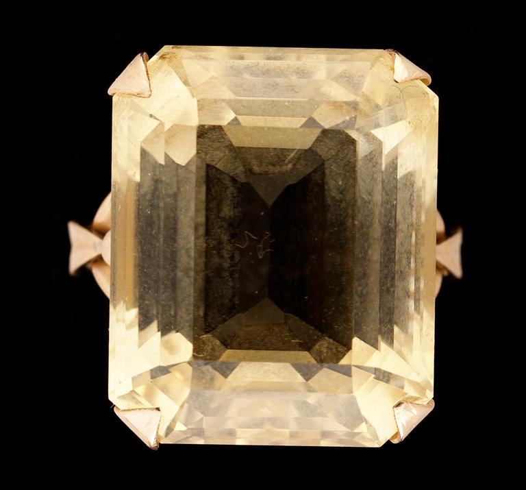 RING med trappslipad citrin.